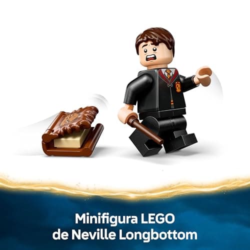 Detalle de LEGO Harry Potter 76449 Monstruoso Libro de los Monstruos Mordedor con carga manual y minifigura de Neville Longbottom