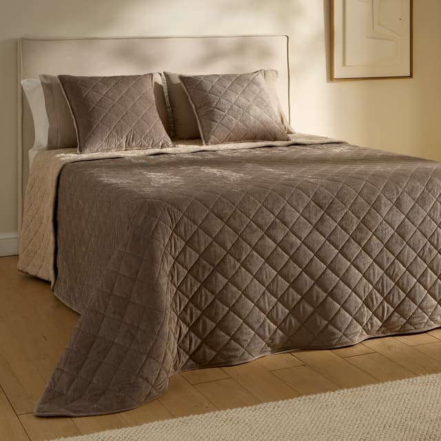 Detalle de Basics El Corte Inglés edredón reversible con funda de cojín en pana