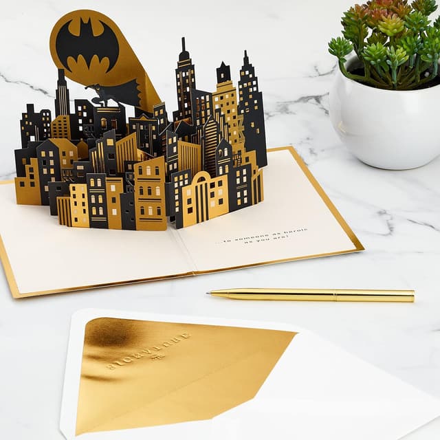 Thumbnail 2 de Hallmark Signature Paper Wonder Batman 🦇 Tarjeta de cumpleaños emergente
