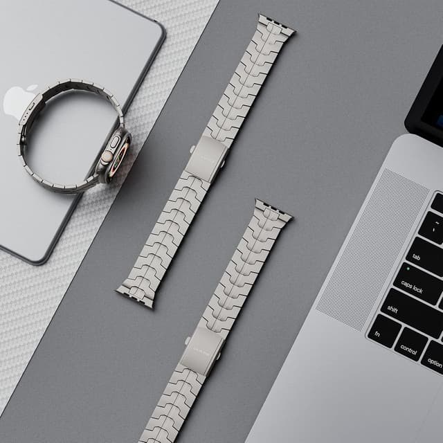 Detalle 1 de LULULOOK Titanium Strap for Apple Watch Ultra (Ultra 3/Ultra 2) – folding clasp replacement band