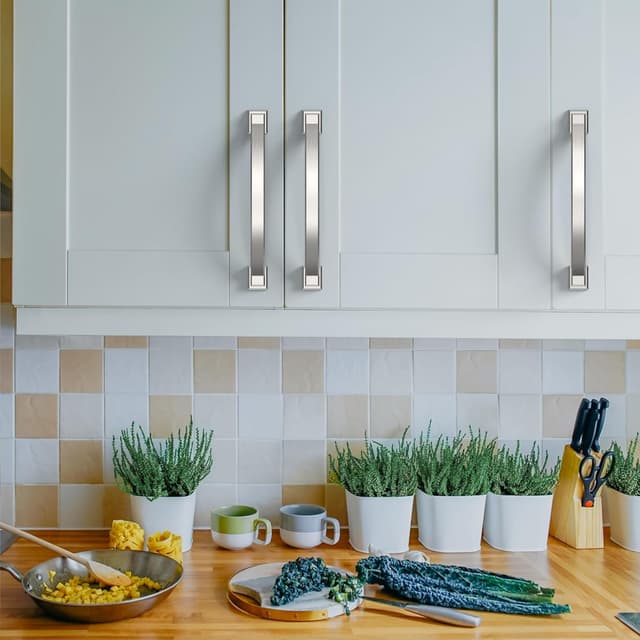 Detalle de Amerdeco set da 10 maniglie per mobili in nichel spazzolato, interasse fori 128 mm (UK0081)