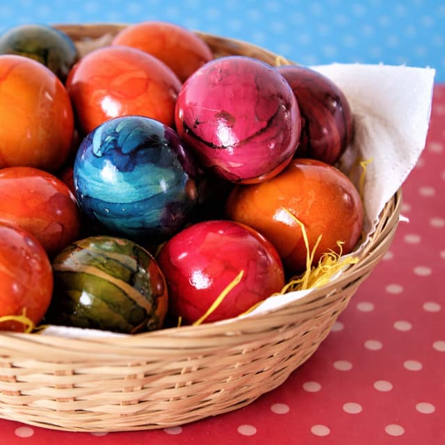 Detalle 2 de com-four Bastkörbchen 10er Set Osterdeko 23 cm