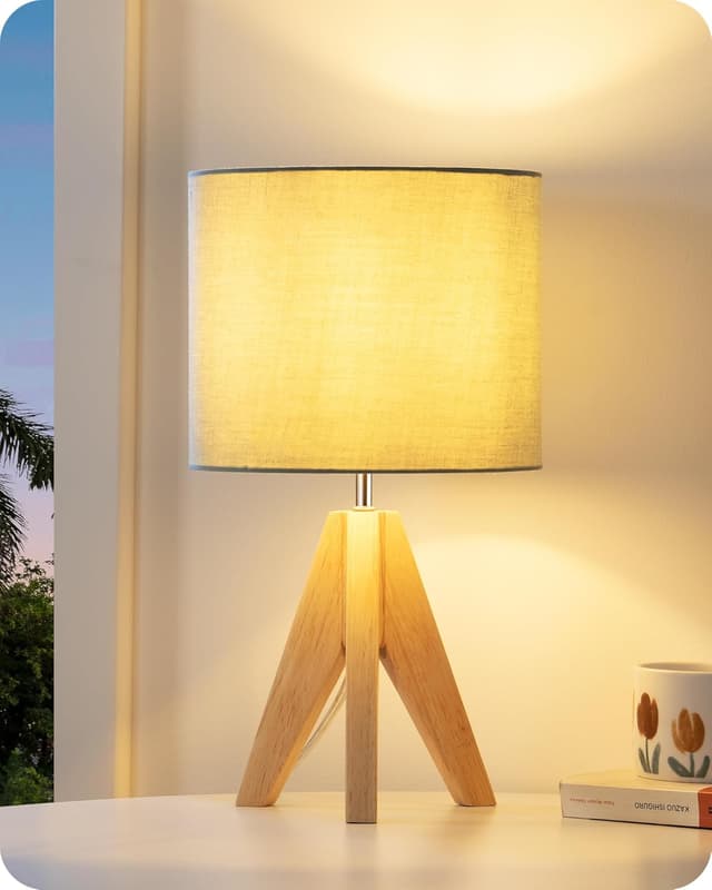 Detalle 2 de EDISHINE 36cm Bedside Lamp with Wooden Tripod Base and Bean Green Linen Shade (E27, 2700K LED bulb included)