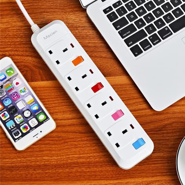 Detalle 2 de 3M extension lead with 4 sockets UK