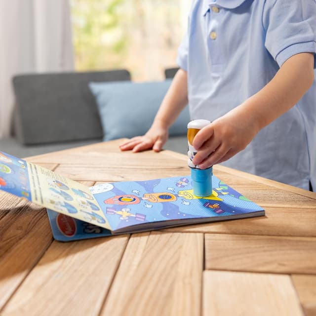 Detalle de Melissa & Doug Sticker WOW! 24-Page Activity Pad and Sticker Stamper (Astronaut Atlas) with 300 Stickers