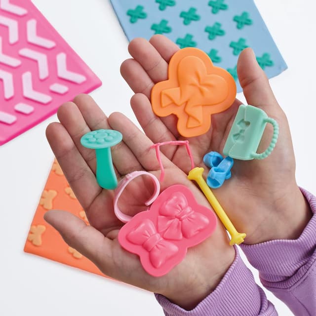Thumbnail 6 de Play-Doh Barbie Perlen & Schleifen Accessoire-Pack – Zubehör für Puppenkleidung aus Knete