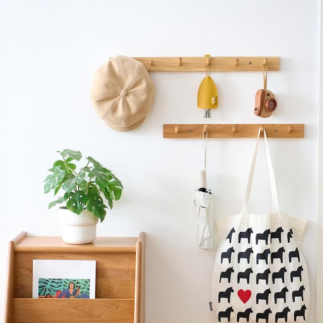 Detalle de Treoakwis solid oak wall coat rack with shelf and 4 hooks (15.7 inches / 40 cm)