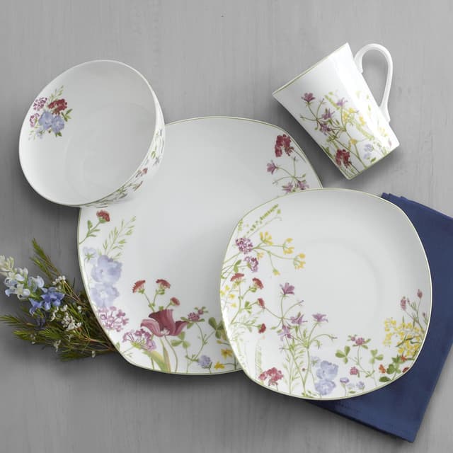 Detalle 2 de Mikasa Wildflower Garden 16-Piece Bone China Dinnerware Set for 4