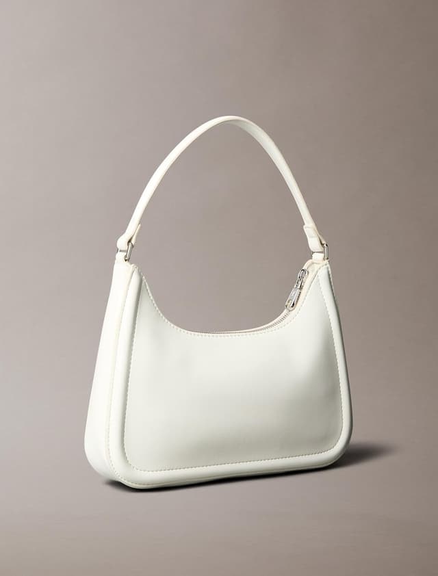 Detalle 2 de Calvin Klein Raised CK small shoulder bag