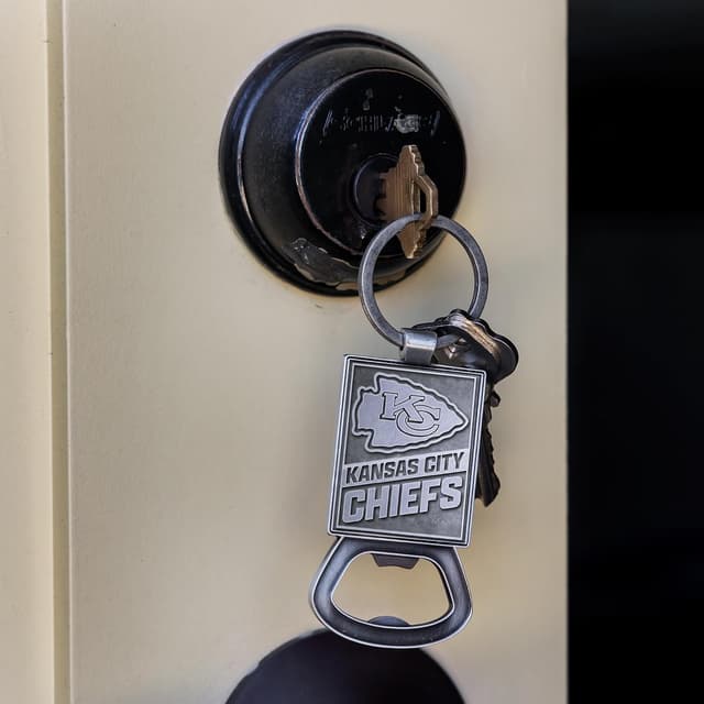 Detalle de Rico Industries NFL Football Pewter-Style Bottle Opener Keychain