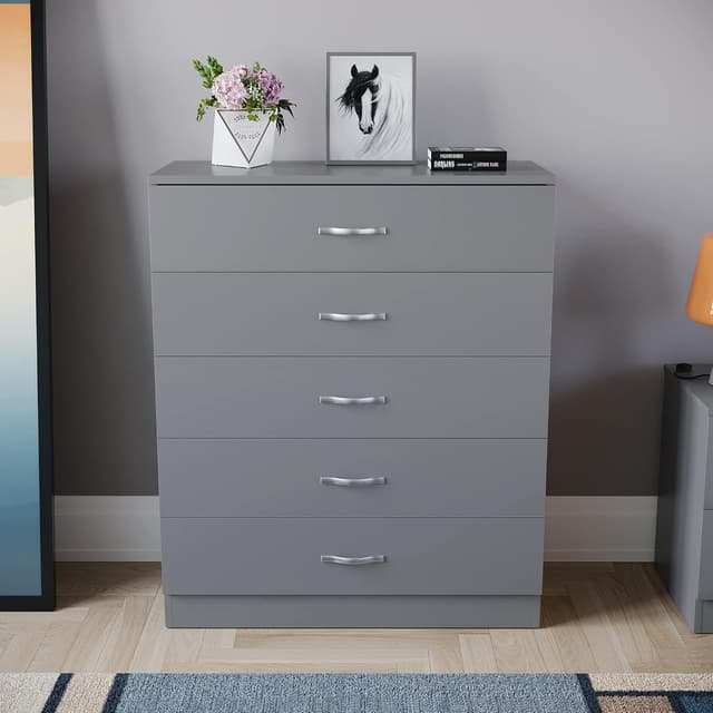 Detalle 2 de Vida Designs Riano 5 Drawer Chest of Drawers in Grey with Metal Handles and Anti-Bowing Support