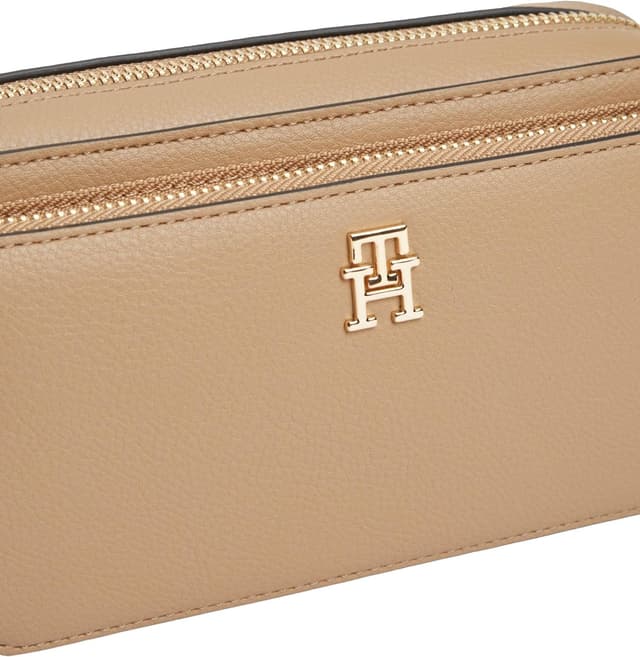 Detalle de Tommy Hilfiger TH Daily Camera Bag AW0AW18377 Crossover