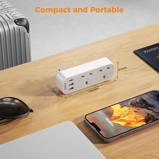 Detalle 2 de TESSAN UK to Italy Plug Adapter with 3 USB Ports (1 USB-C) for Type L sockets