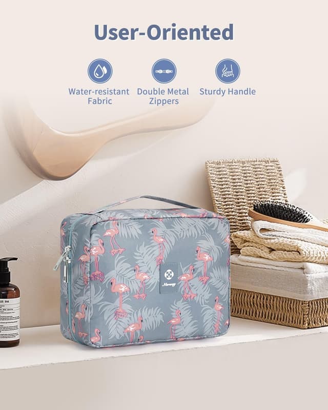 Detalle de Travel wash bag with compartments and hook