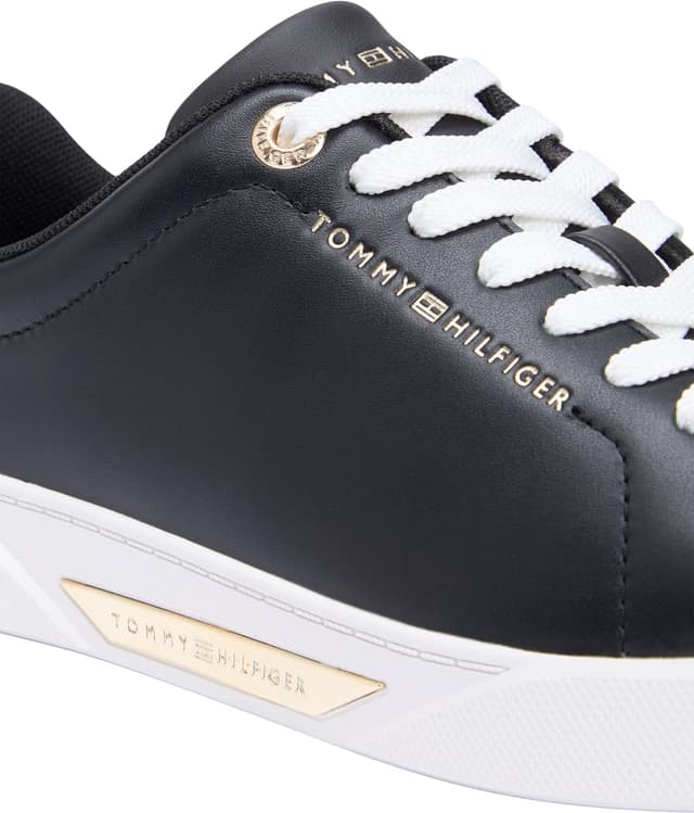 Detalle 2 de Tommy Hilfiger Essential Chic Court Sneaker FW0FW09019: la sneaker da donna dal look “chic”