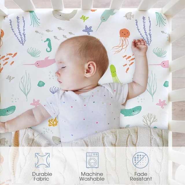 Detalle de Little Grape Land Spannbettlaken für Baby-/Kinderbett 60x120 cm (4er Set) – atmungsaktive Mikrofaser, OEKO-TEX, Meereswelt/Muschel