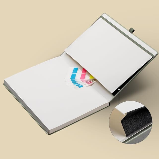 Detalle 2 de PYNEX Notizbuch A5 Dotted mit Hardcover – Lederoptik, 192 Blatt (100 g/m²) und Gummischließe