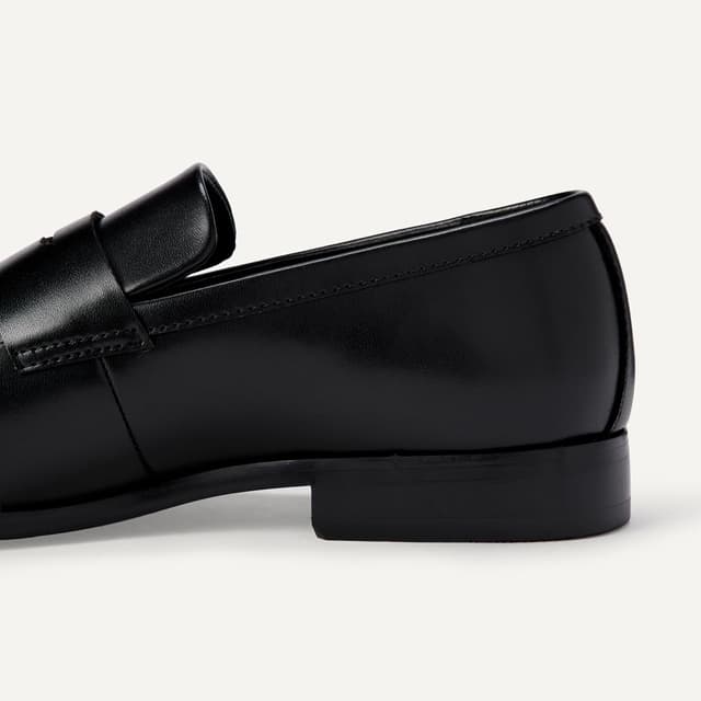Detalle de Amazon Essentials Herren Penny-Loafer mit quadratischer Zehenpartie – bequeme Business-Mokassins mit viskoelastischer Komfort-Decksohle