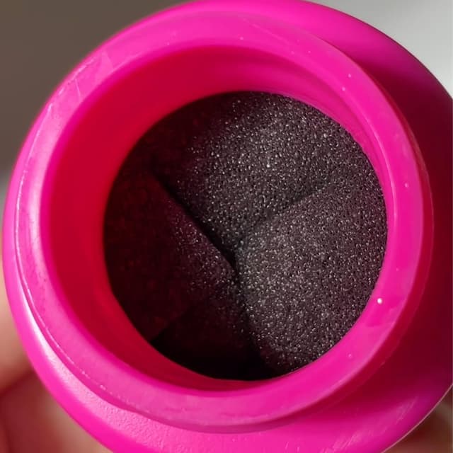 Detalle 2 de Nails.INC Vegan Collagen Fuelled Nail Polish Remover Pot (Acetone-Free, 50ml)