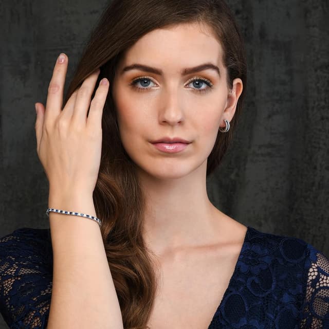 Detalle de Bracciale tennis Diamond Treats da donna in argento 925 con zirconi blu, verdi, rossi o bianchi