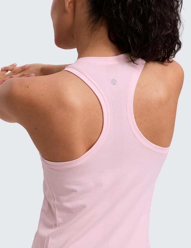 Detalle de CRZ YOGA Women’s Seamless Racerback Tank Tops for Training, Running & Gym