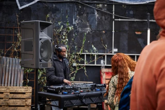 Detalle de AlphaTheta Wave-Eight – kabelloser Lautsprecher für Live-Mixe und Bluetooth-Playlists