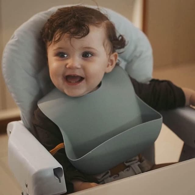 Detalle de Moonkie Babylätzchen aus Silikon im 2er-Set