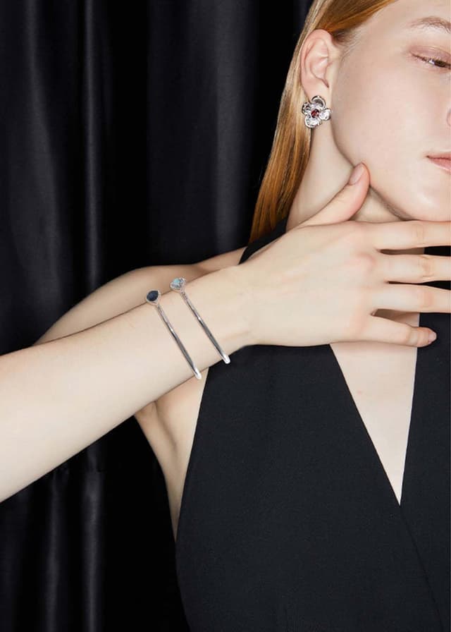 Detalle de LILIE&WHITE Gold Armreif für Damen – elegantes, nicht-verfärbendes 2er-Set mit hypoallergenem Tragekomfort