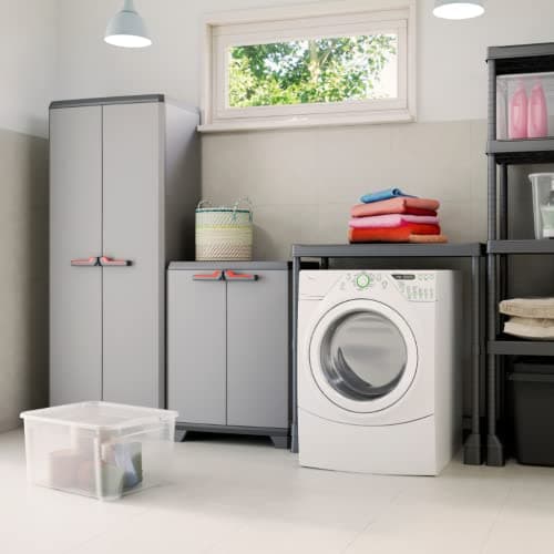 Detalle de Keter Armario Stilo bajo en resina (gris/negro) con 2 puertas y balda regulable