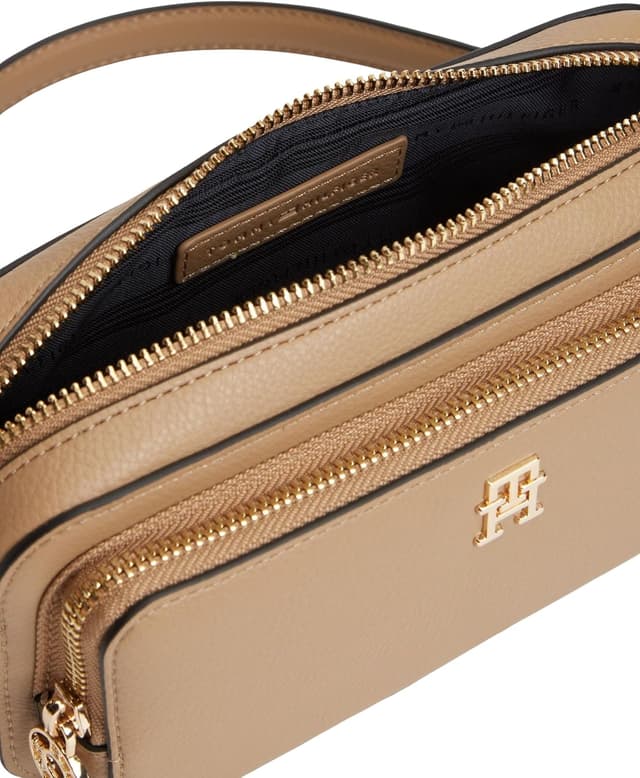 Detalle de Tommy Hilfiger TH Daily Camera Bag AW0AW18377 Crossover
