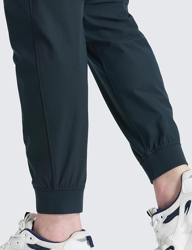 Detalle de CRZ YOGA joggers da golf da uomo: comfort traspirante e fit elasticizzato