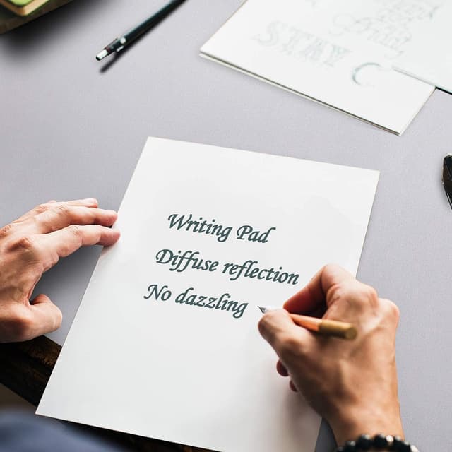 Detalle 2 de DOBAOJIA Desk Pad Large (Dual-Side PU Leather) — extended mouse mat & desk blotter, light gray/silver