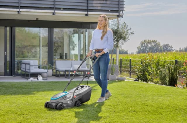 Detalle de GARDENA PowerMax 32/1200 G2 – Elektrorasenmäher für bis zu 200 m²