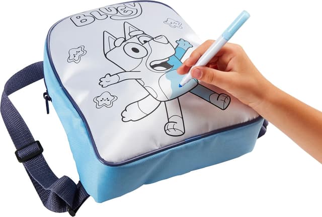 Detalle 2 de Bluey Colour and Carry Backpack (includes 4 colouring pens) for ages 3+