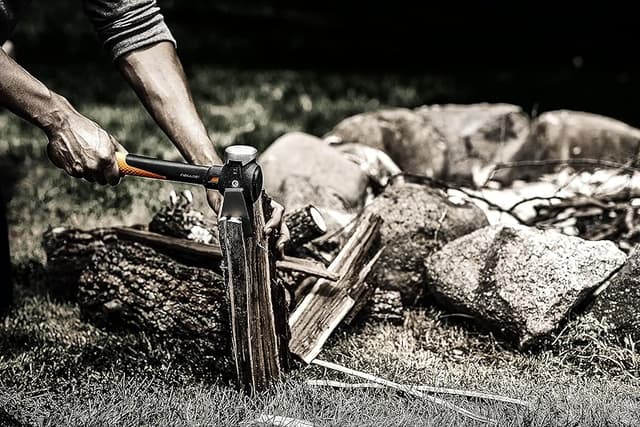 Detalle 2 de Fiskars X46 Hacha 90,5 cm para troncos 4,6 kg