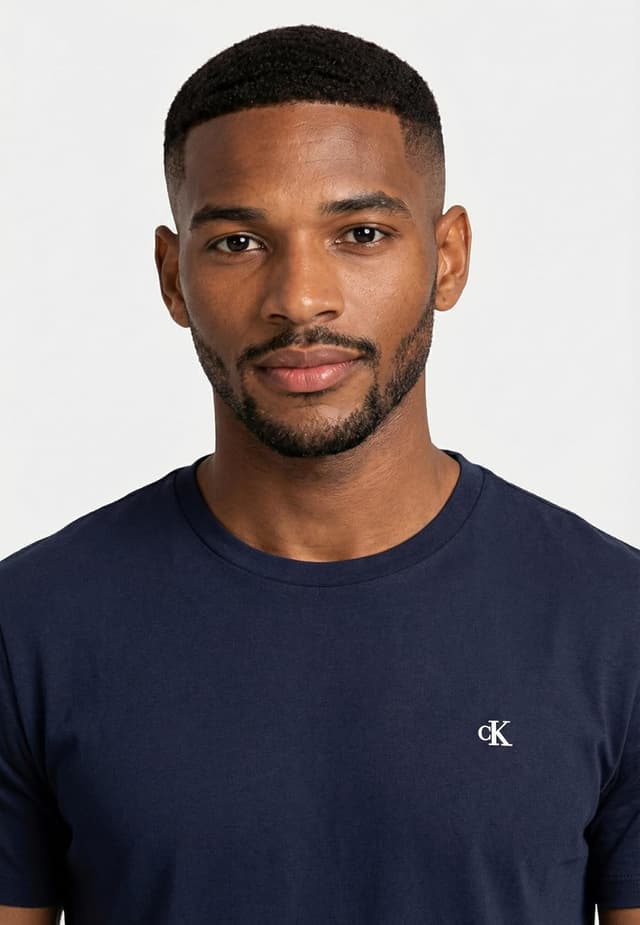 Detalle de Calvin Klein camiseta SS Classic Monogram tee LV04RD254G para hombre, cuello redondo de manga corta en azul marítimo (talla L)