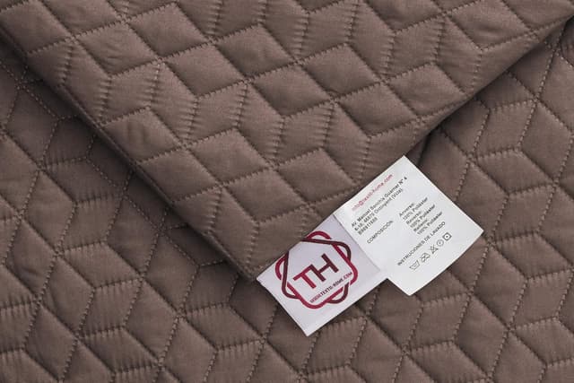 Detalle 2 de Textilhome - Funda Sofá Chaise Longue Geo Circus 🛋️ 240cm Marrón