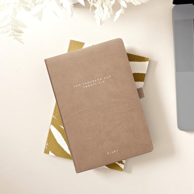 Thumbnail 1 de Scribble & Dot 2026 A5 diary, day-a-page