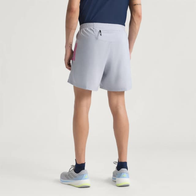 Detalle 2 de Pantalón corto BMW Berlin-Marathon 2025 de Adidas (gris)