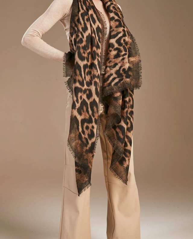 Thumbnail 2 de Ama Pure Pañuelo Maculato 🎀