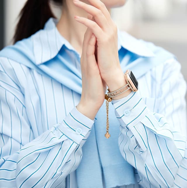 Detalle de Missair diamond-ladder metal strap for Apple Watch (38mm–49mm) compatible with SE & Series 11–3