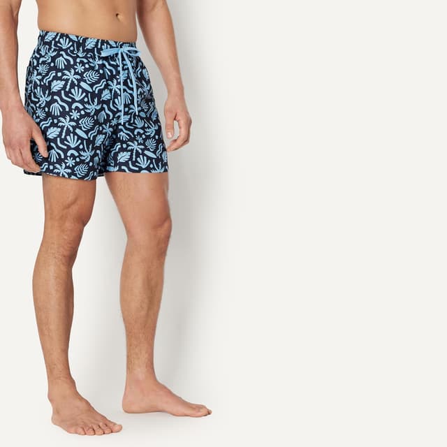 Detalle 2 de Pantaloncini da bagno uomo Amazon Essentials con fodera interna in rete, tasche e coulisse