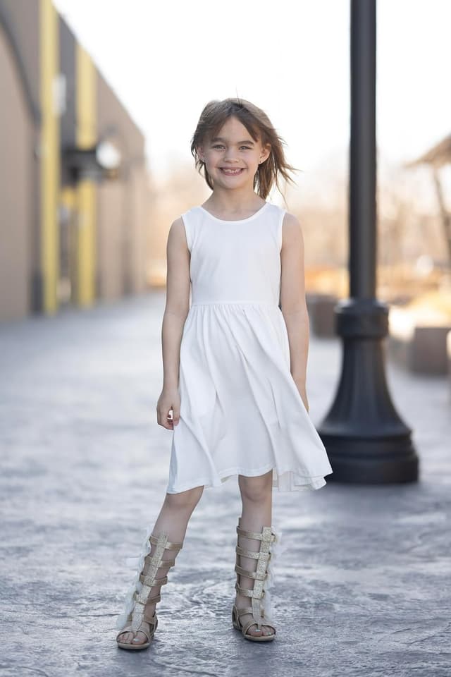 Detalle 2 de Robe sans manches enfant Arshiner avec nœud papillon dans le dos (3 à 14 ans)