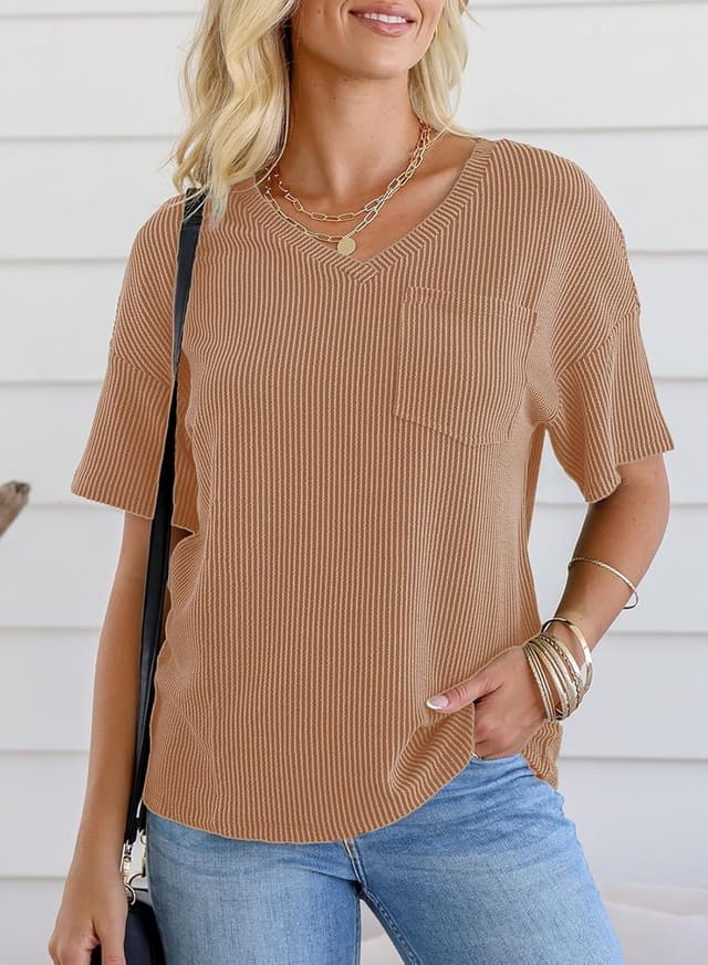 Detalle de GLEENOD Damen T-Shirt mit V-Ausschnitt, Kurzarm und Tasche – locker-oversize für Sommer-Looks