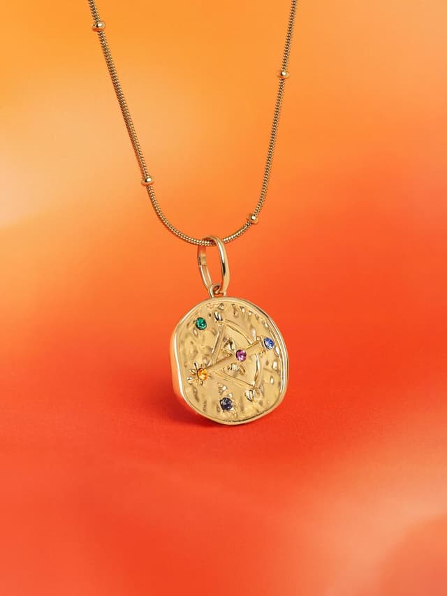 Detalle 2 de SINGULARU Charm Organic Colors Zodiaco Cáncer — Colgante 18Kt