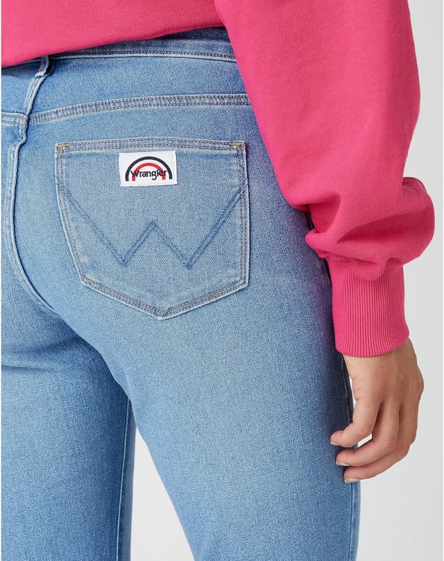 Detalle 2 de Wrangler Women’s FLARE flared jeans in medium-stretch denim