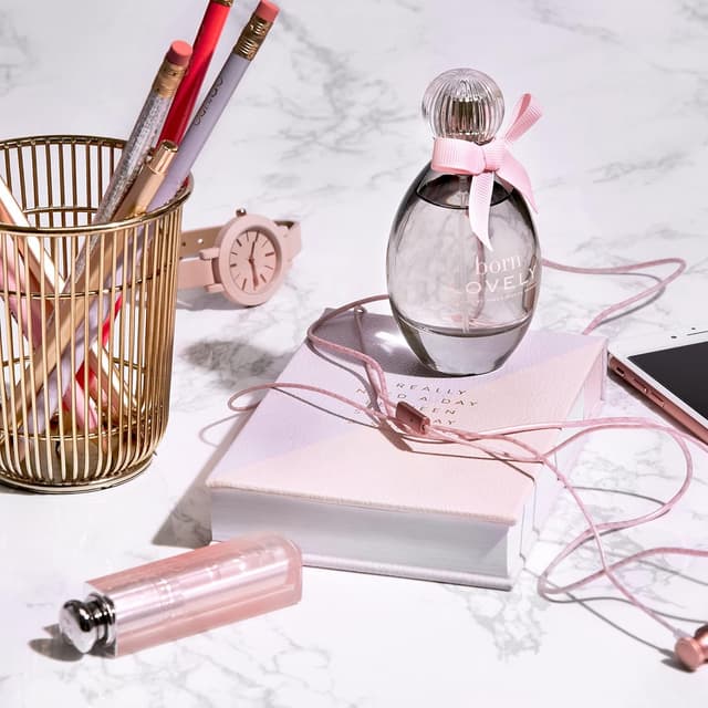 Detalle 2 de Sarah Jessica Parker Born Lovely 50 ml eau de parfum