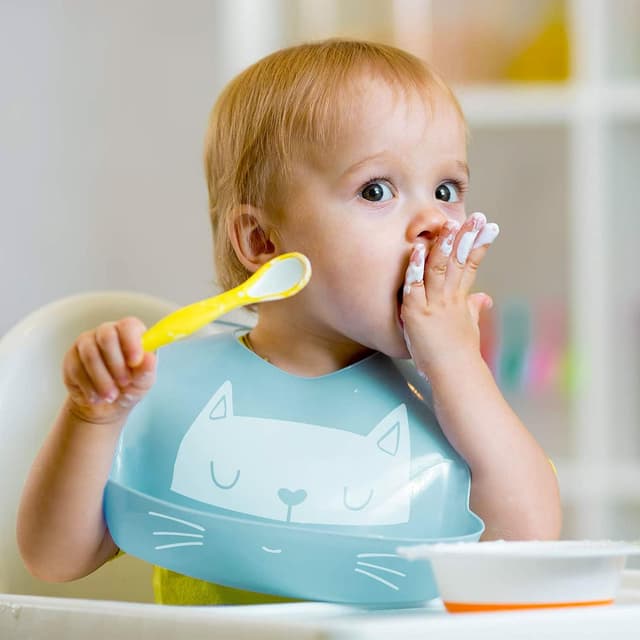 Detalle 2 de SLOSH Bavaglino in silicone impermeabile con tasca lavabile e raccogli briciole (6 mesi–6 anni)