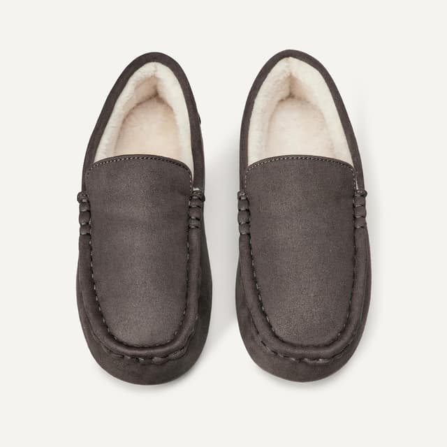 Detalle 2 de Amazon Essentials Boys Moccasin Slipper