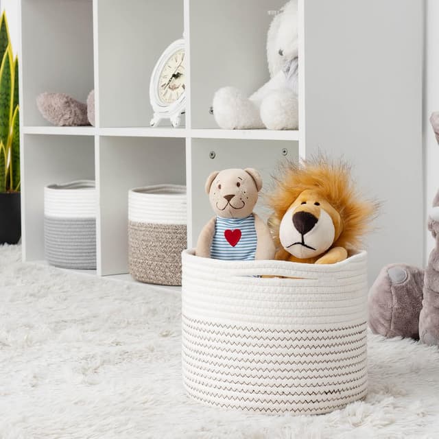Detalle 2 de TIMEYARD Aufbewahrungskorb aus Baumwolle, geflochten – kleiner Regalkorb für Kinderzimmer & Büro (D24 x H18 cm)